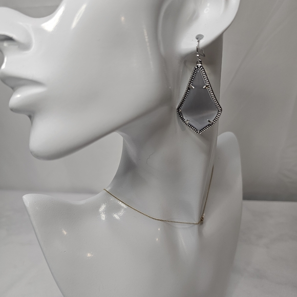 Elegant Silver and Gray Geometric Earrings - Picture 5 of 6